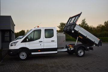 Kipper met gereedschapskoffer op Ford in Retie 