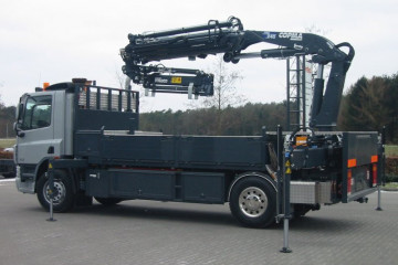Laadkraan Copma 240.5J3 met open laadbak en zijborden op DAF in Oevel