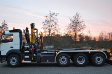 Laadkraan Copma 170.3 met containersysteem Busi Group op VOLVO in Lummen