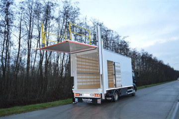 Meubellaadlift Dhollandia met gesloten laadkast op DAF in Herentals