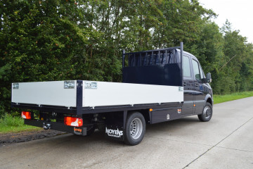 Open laadbak met alu zijborden op Mercedes in Geel 