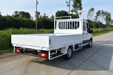 Open laadbak met alu zijborden op Ford in Oud-Turnhout