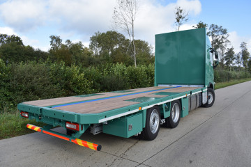 Open laadplateau met geïntegreerde lier op VOLVO in Weelde