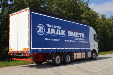 Schuifzeilopbouw / huifopbouw op Volvo in Aarschot