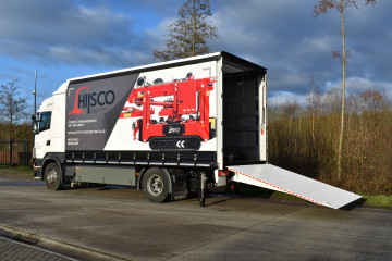 Schuifzeil opbouw met Dhollandia laadbrug 9000 kg op SCANIA in Laakdal