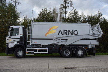 Kipper voor slachtafval transport op Renault in Hulshout