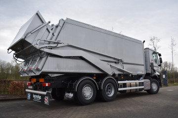 Kipper voor slachtafval transport op Renault in Hulshout