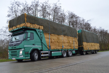 Afzetbare open laadplateau voor strotransport op VOLVO in Weelde