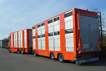 Aanhangwagen IRMA met 2 laadvloeren in Oirschot (NL)