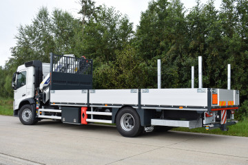 Laadkraan Copma 158.5 met open laadbak op VOLVO in Paal Beringen