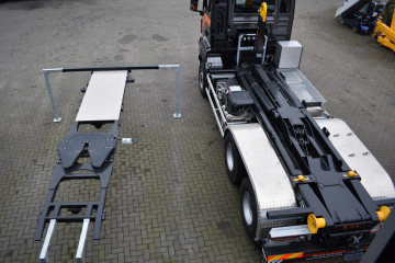 Wisselsysteem met tweeledige opbouw op MAN in Geel