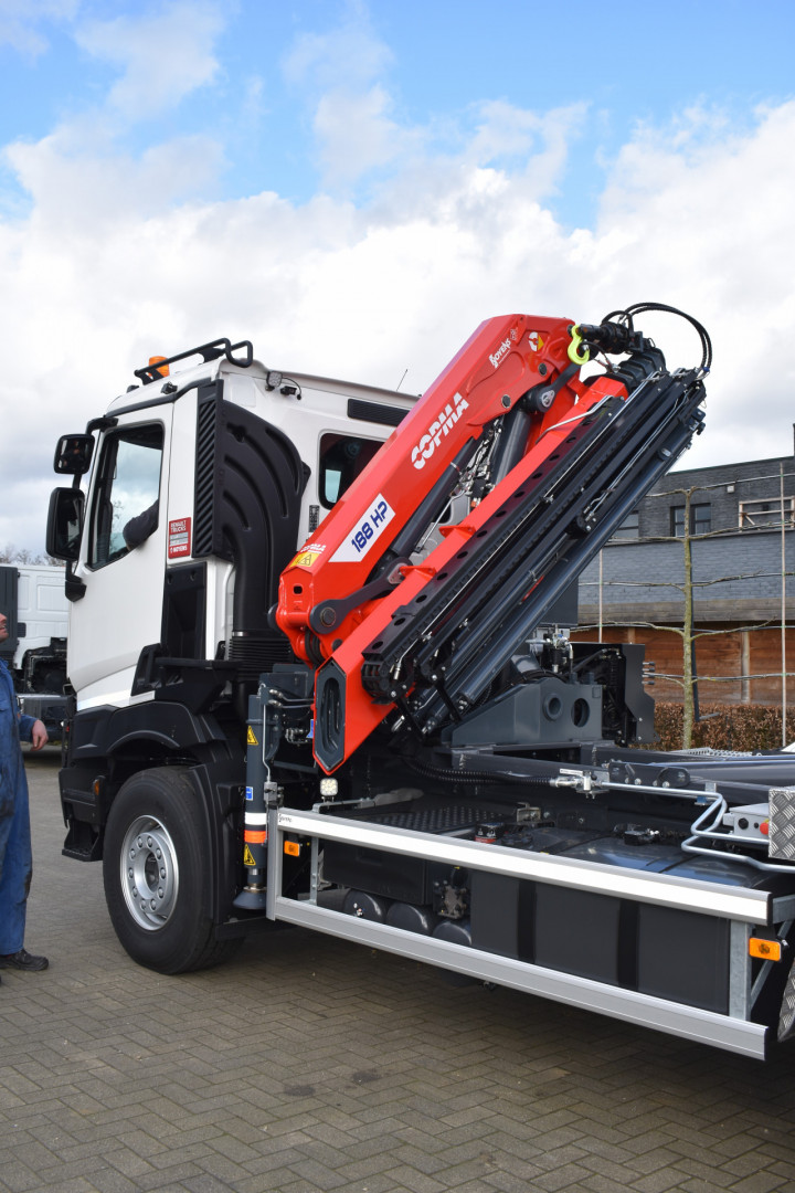 Copma Laadkraan Bouwwerken Nelis Grobbendonk Renault Containerhaak Containersysteem Busi Group Vrachtwagenopbouw (5)