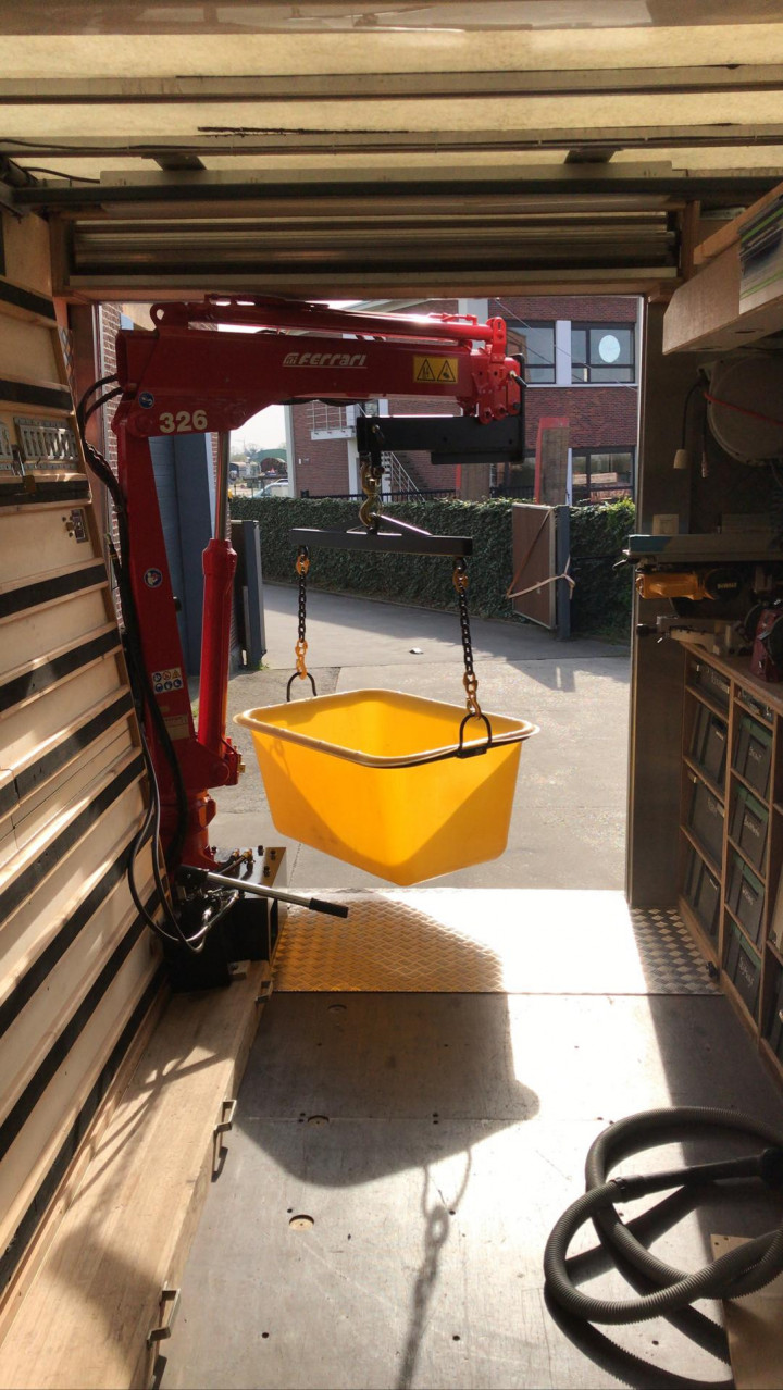 Ferrari Laadkraan In Laadbak Tilhulp Schrijnwerkerij Noyens (4)