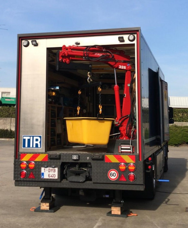 Ferrari Laadkraan In Laadbak Tilhulp Schrijnwerkerij Noyens (6)