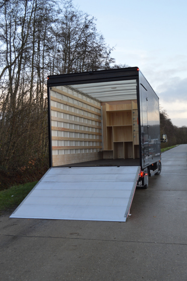 Gesloten Laadkast Dhollandia Laadbrug Mercedes Ilb Kasterlee Dsc 0700 (23) 2