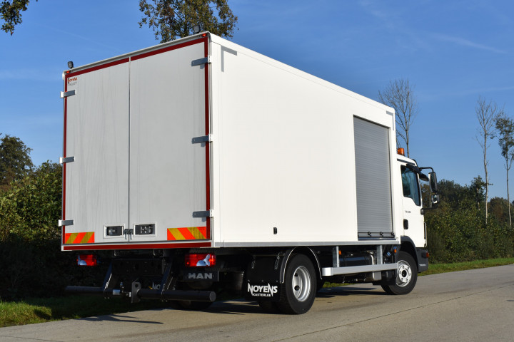 Gesloten Plywood Laadkast Rolluik Man Renotec Geel (4)