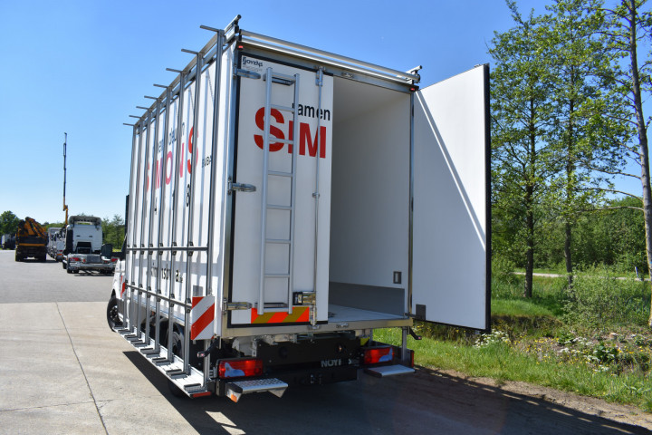 Glasdrager Dakdrager Man Laakdal (2)