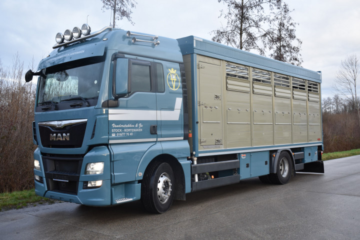 Veelaadkast Transport Van Levende Dieren Man Vanderstukken Kortenaken (1)