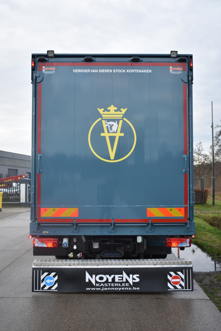 Veelaadkast Transport Van Levende Dieren Man Vanderstukken Kortenaken (4)