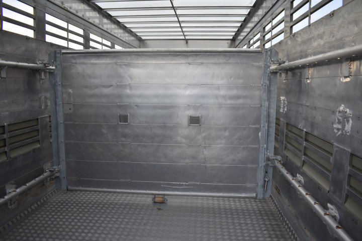 Veelaadkast Transport Van Levende Dieren Man Vanderstukken Kortenaken (6)