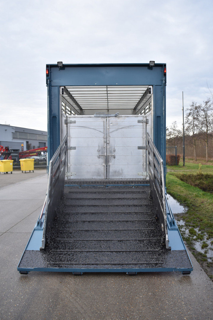 Veelaadkast Transport Van Levende Dieren Man Vanderstukken Kortenaken (8)
