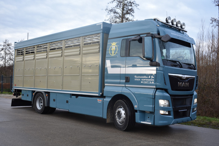 Veelaadkast Transport Van Levende Dieren Man Vanderstukken Kortenaken (9)