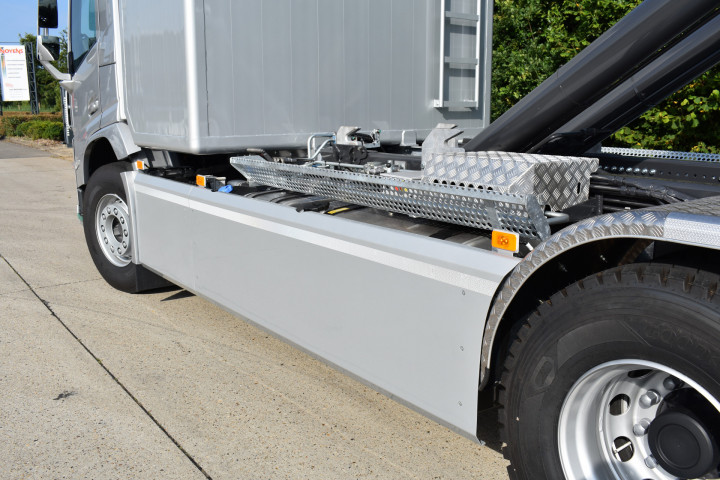 Containerhaaksysteem Busi Group Magazijn Achter Cabine Volvo Boortmeerbeek (15)