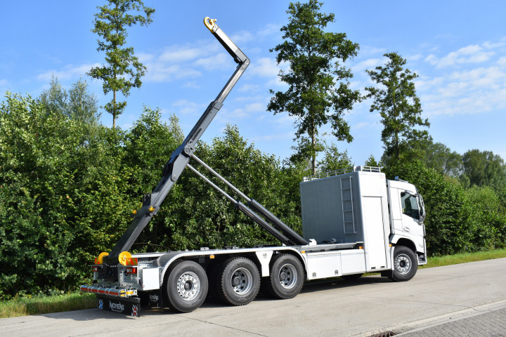 Containerhaaksysteem Busi Group Magazijn Achter Cabine Volvo Boortmeerbeek (2)