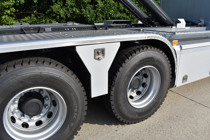 Containerhaaksysteem Busi Group Magazijn Achter Cabine Volvo Boortmeerbeek (5)