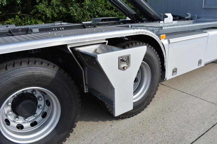 Containerhaaksysteem Busi Group Magazijn Achter Cabine Volvo Boortmeerbeek (6)