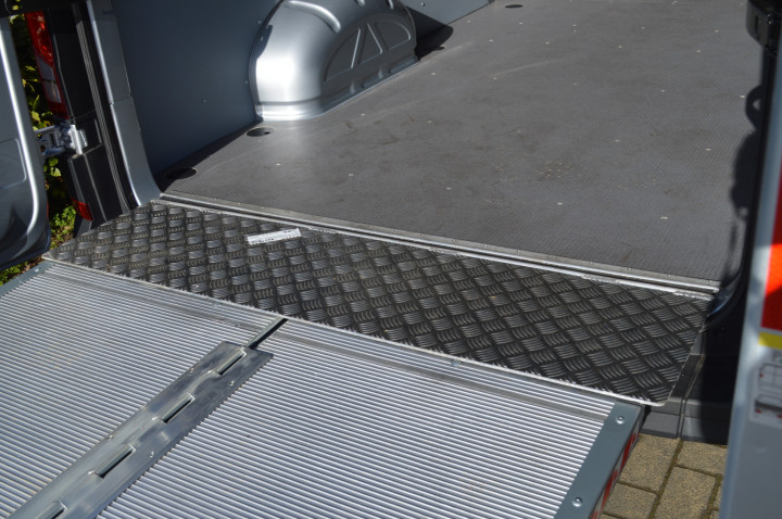 Dhollandia Laadbrug Volkswagen Crafter (10)