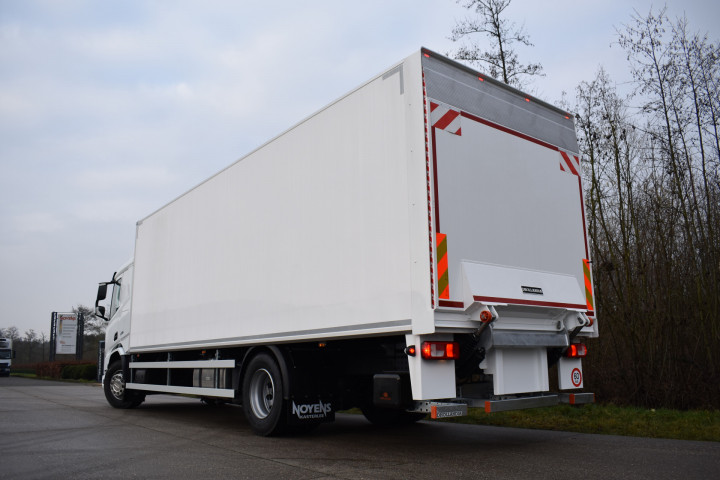 Eck Gesloten Laadkast Laadbrug Dhollandia Daf Herenthout (1)