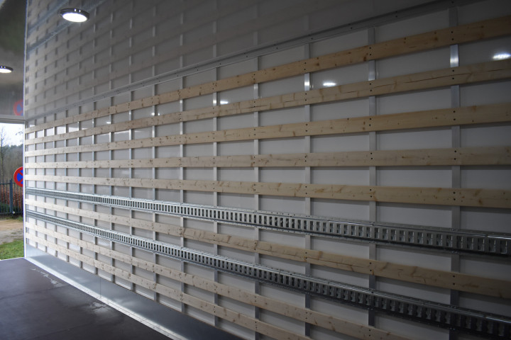 Eck Gesloten Laadkast Laadbrug Dhollandia Daf Herenthout (7)