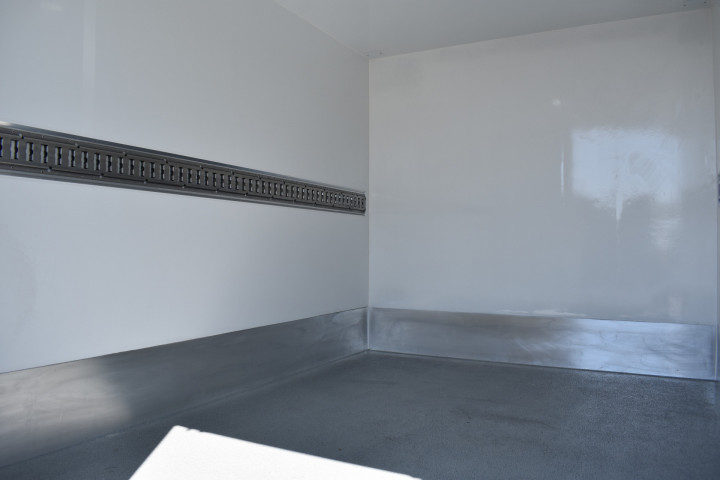 Geisoleerde Laadkast Frigokast Gekoeld Transport Sopraco Vilatca Geel Ford (6)