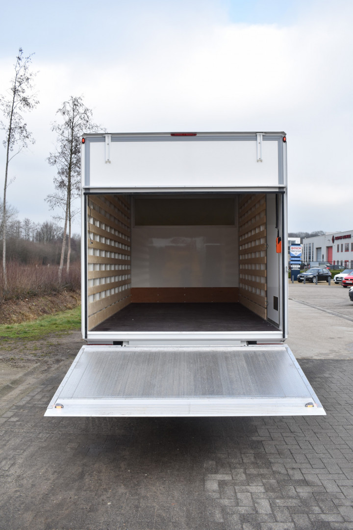 Gesloten Laadkast Laadbrug Doorsteek Cabine Man Tge Sint Lenaarts (2)