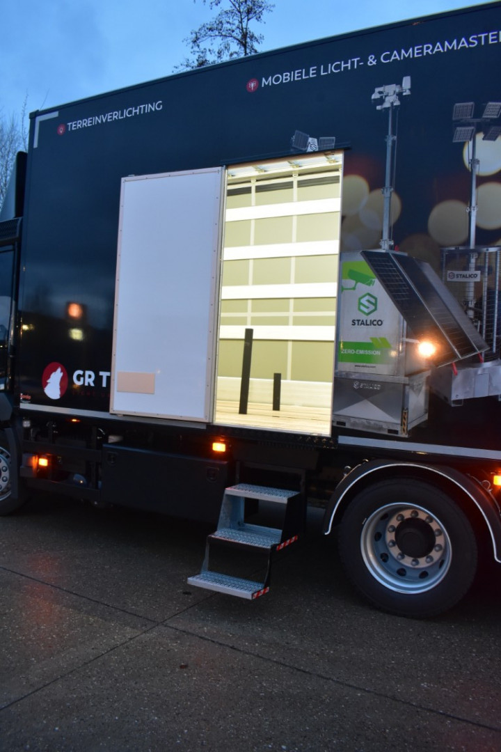 Gesloten Laadkast Schuifzeil Laadbrug Dhollandia Volvo Gr Technics Stalico (9) (middel)