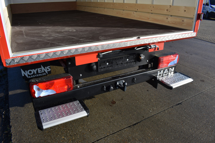 Gesloten Laadkast Topbox Backx Droogzuigingen Man Tge Gereedschapskoffers (5)