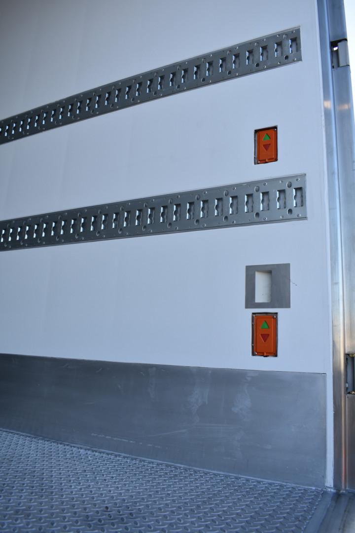 Koeloplegger Unitrans Groenten Fruit Transport Geisoleerde Opbouw Carrier Euro Gijbels Geel (1)