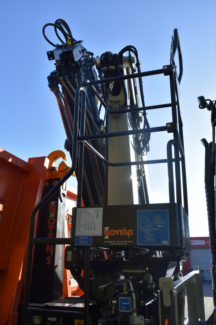 Kraan Containerhaak Stad Aarschot Openbare Aanbesteding Opbouw Vrachtwagen Volvo (12)