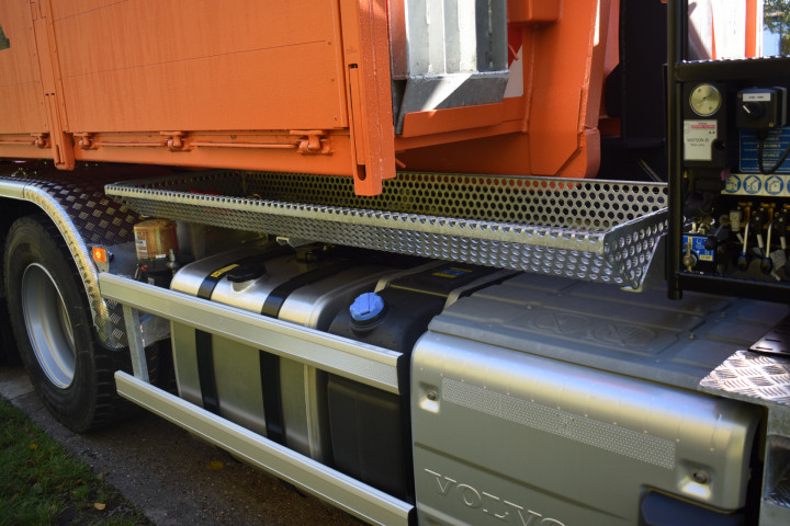 Kraan Containerhaak Stad Aarschot Openbare Aanbesteding Opbouw Vrachtwagen Volvo (13)