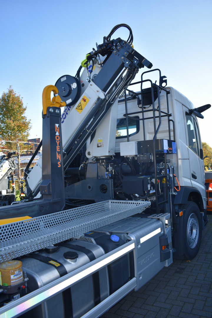 Kraan Containerhaak Stad Aarschot Openbare Aanbesteding Opbouw Vrachtwagen Volvo (14)