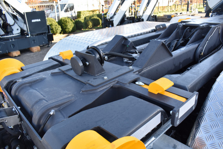 Kraan Containerhaak Stad Aarschot Openbare Aanbesteding Opbouw Vrachtwagen Volvo (15)