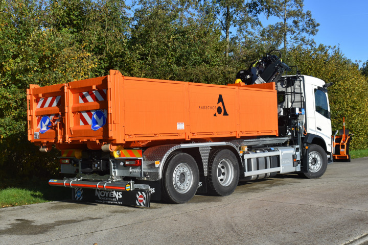 Kraan Containerhaak Stad Aarschot Openbare Aanbesteding Opbouw Vrachtwagen Volvo (4)