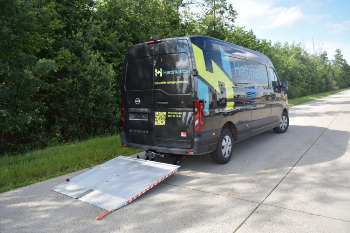 Laadbrug Camionette Dhollandia Nissan Interstar Heromatics Malle (1)