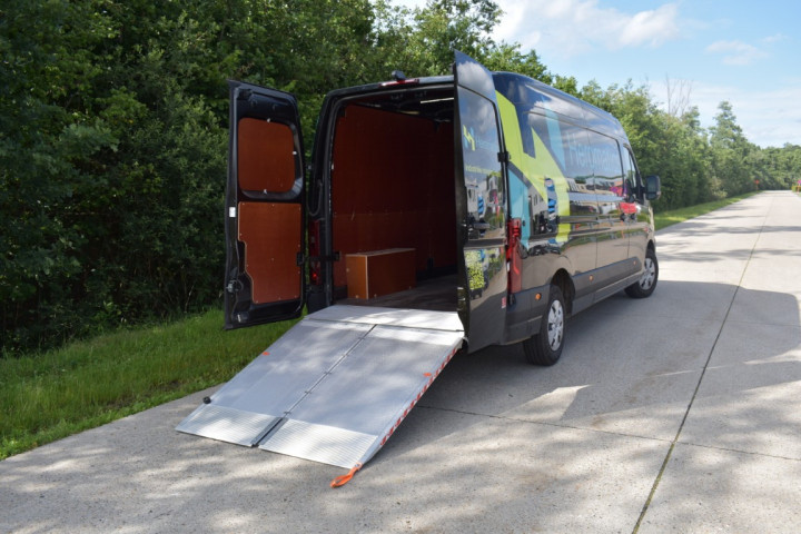 Laadbrug Camionette Dhollandia Nissan Interstar Heromatics Malle (2) 2