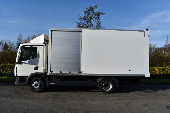 Laadkast Rolluik Renotec Geel Straalwerken Man (3)