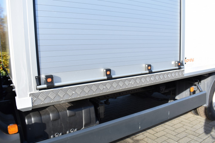 Laadkast Rolluik Renotec Geel Straalwerken Man (5)