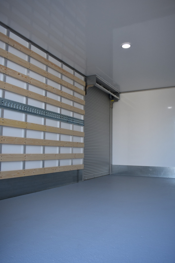 Laadkast Rolluik Renotec Geel Straalwerken Man (6)