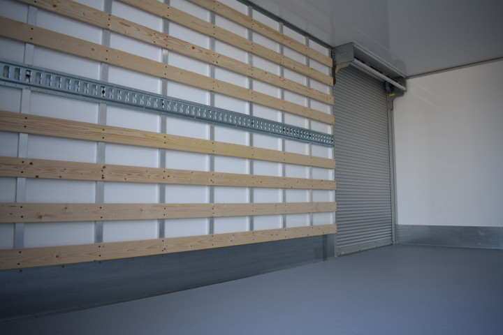 Laadkast Rolluik Renotec Geel Straalwerken Man (7)