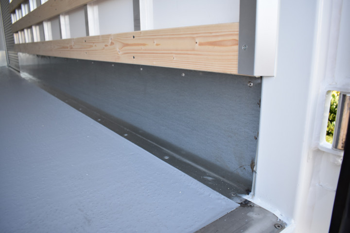 Laadkast Rolluik Renotec Geel Straalwerken Man (8)